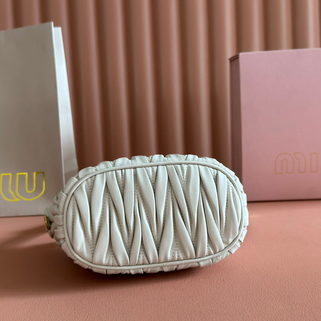 MIUMIU 26S POUCH BAG 15 IN WHITE CALFSKIN GOLD HARDWARE