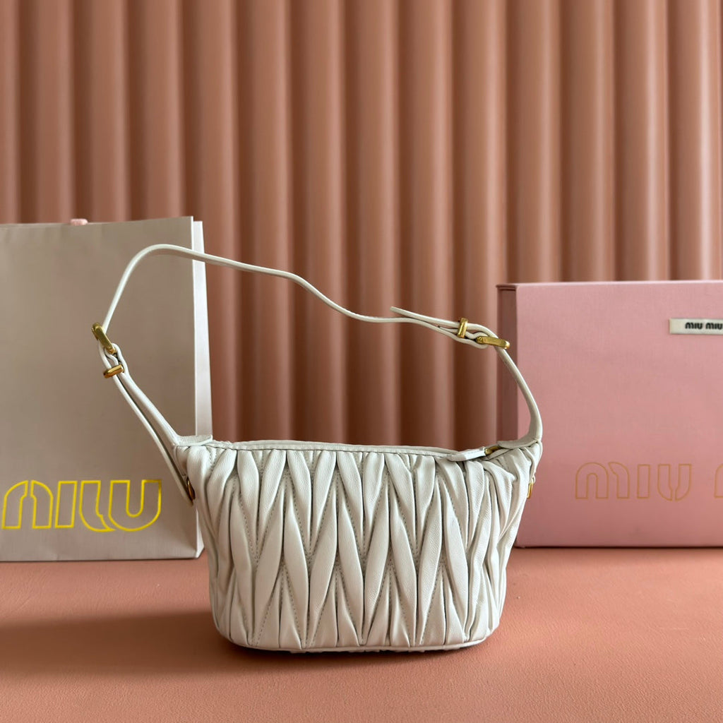 MIUMIU 26S POUCH BAG 15 IN WHITE CALFSKIN GOLD HARDWARE