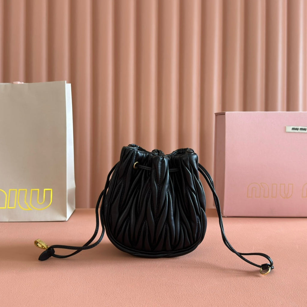 MIUMIU 26S MATELASSE POUCH BAG 16 IN BLACK CALFSKIN GOLD HARDWARE