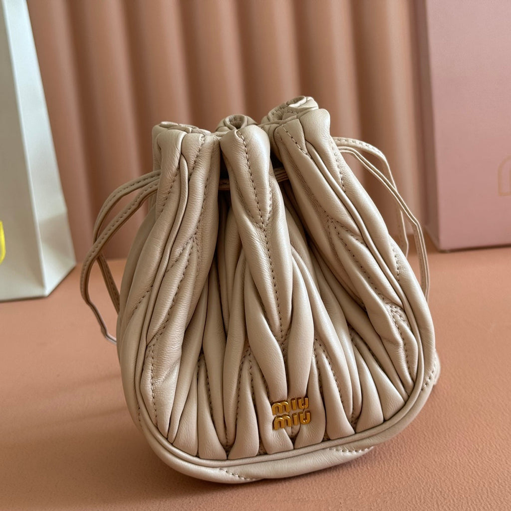 MIUMIU 26S MATELASSE POUCH BAG 16 IN LIGHT BEIGE CALFSKIN GOLD HARDWARE