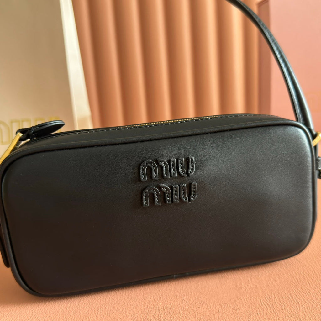 MIUMIU 26S POUCH BAG 20 IN BLACK CALFSKIN GOLD HARDWARE
