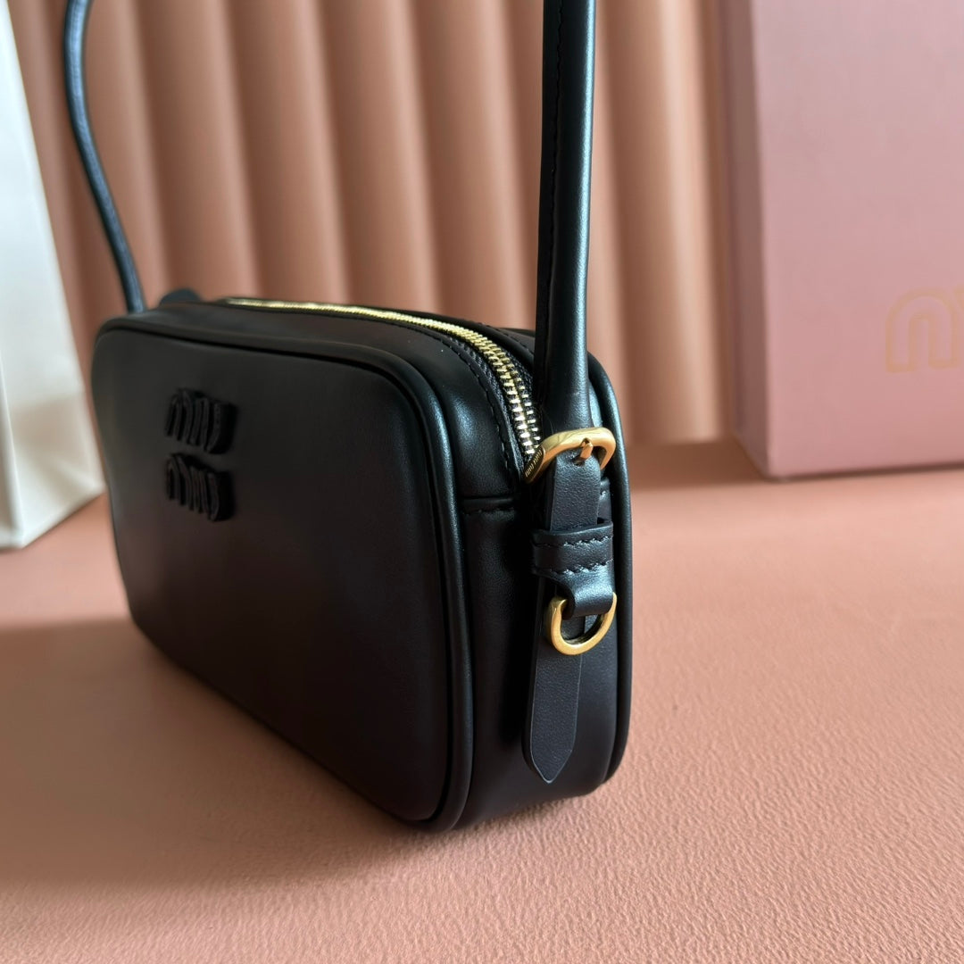 MIUMIU 26S POUCH BAG 20 IN BLACK CALFSKIN GOLD HARDWARE