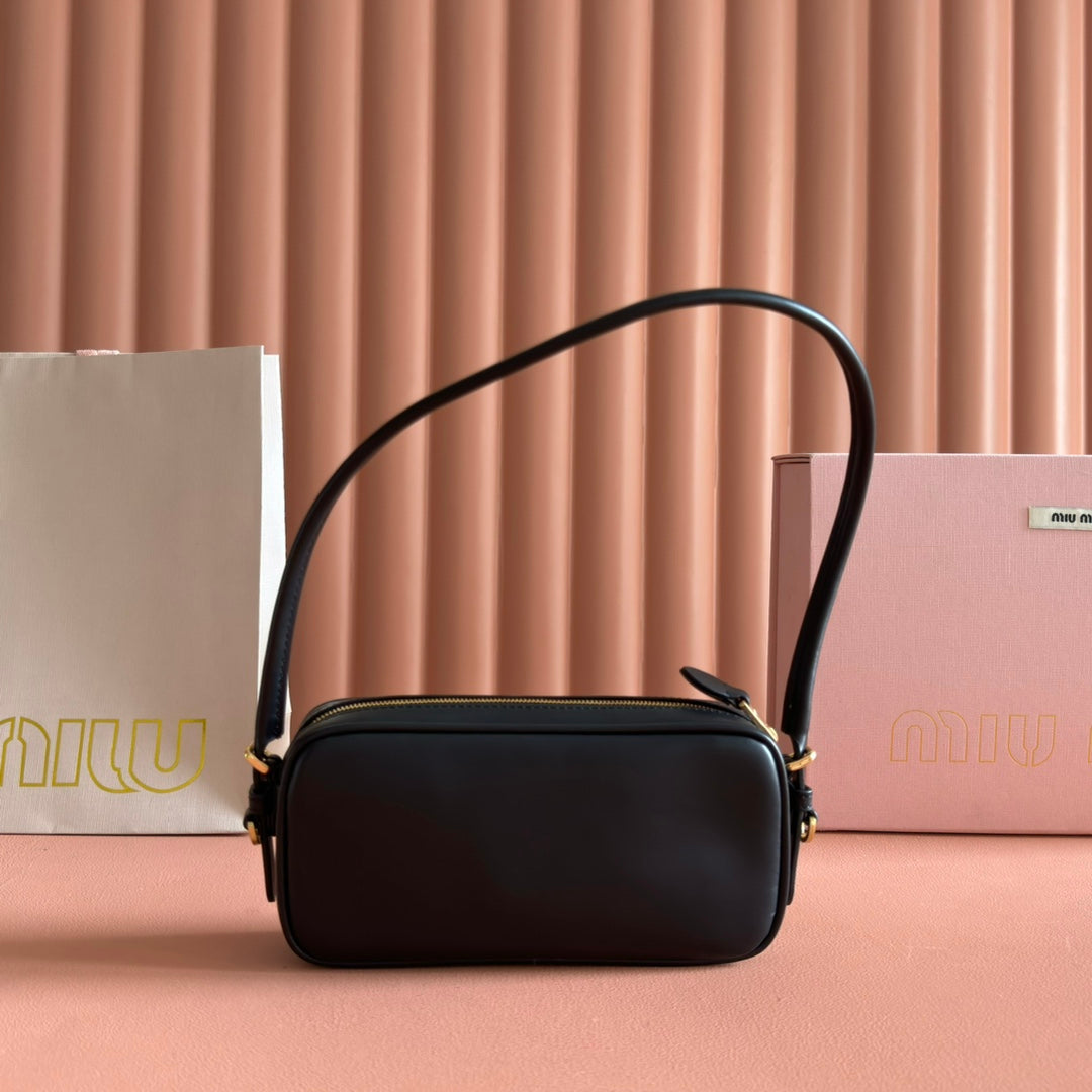 MIUMIU 26S POUCH BAG 20 IN BLACK CALFSKIN GOLD HARDWARE