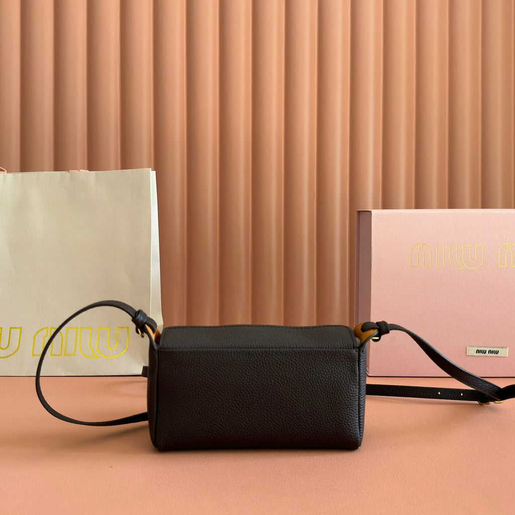 MIUMIU 26S POUCH BAG 18 IN BLACK CALFSKIN GOLD HARDWARE