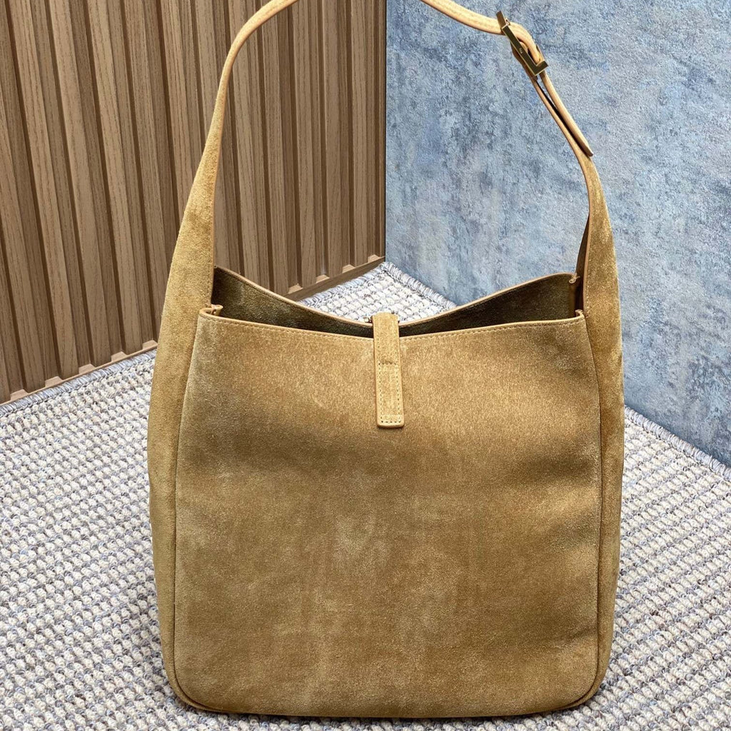 LE 5 À 7 SUPPLE BAG 31 IN PEANUT BROWN SUEDE