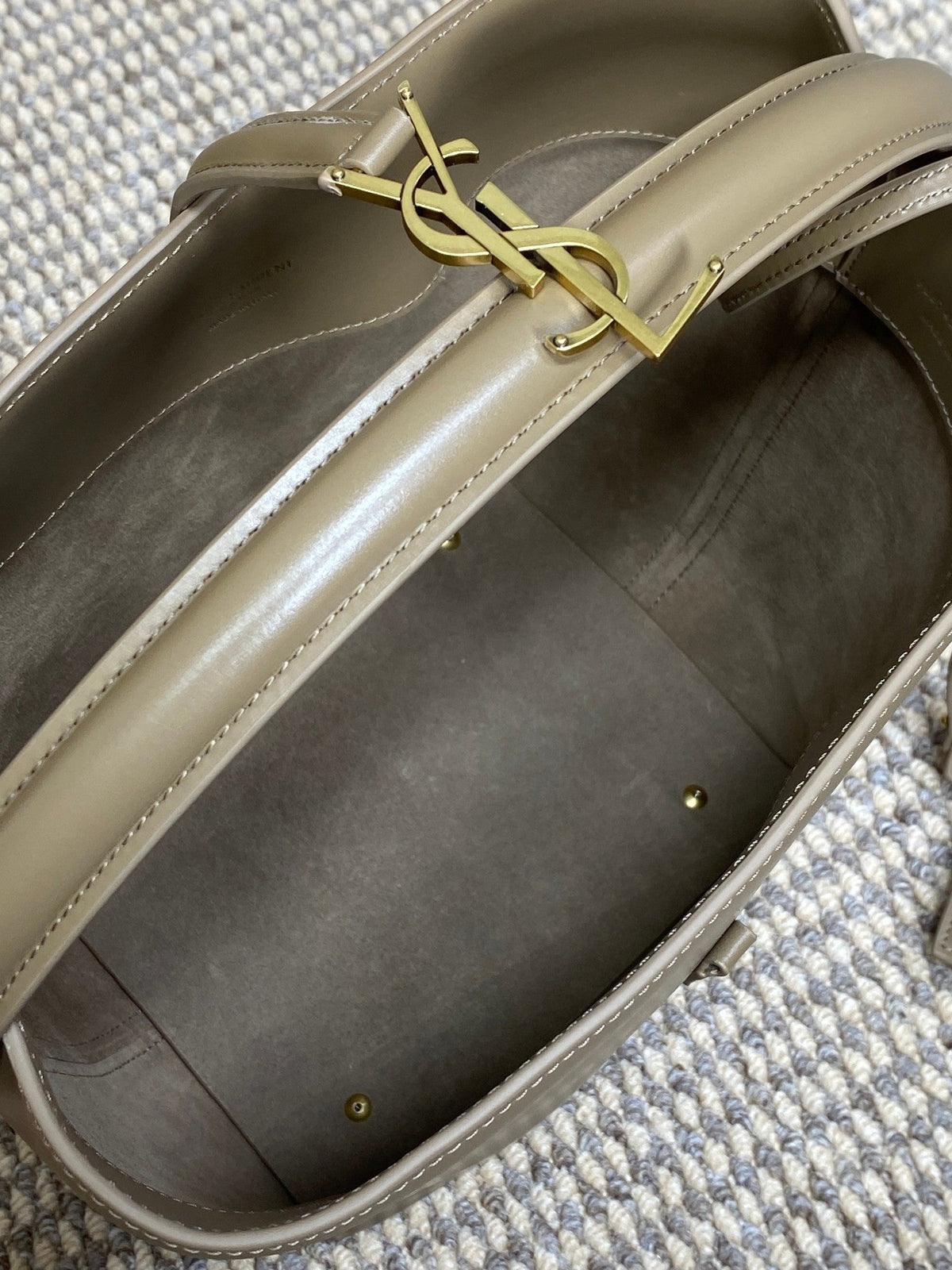 LE 37 MEDIUM BUCKET BAG 25 IN CEDAR BROWN CALFSKIN GOLD HARDWARE