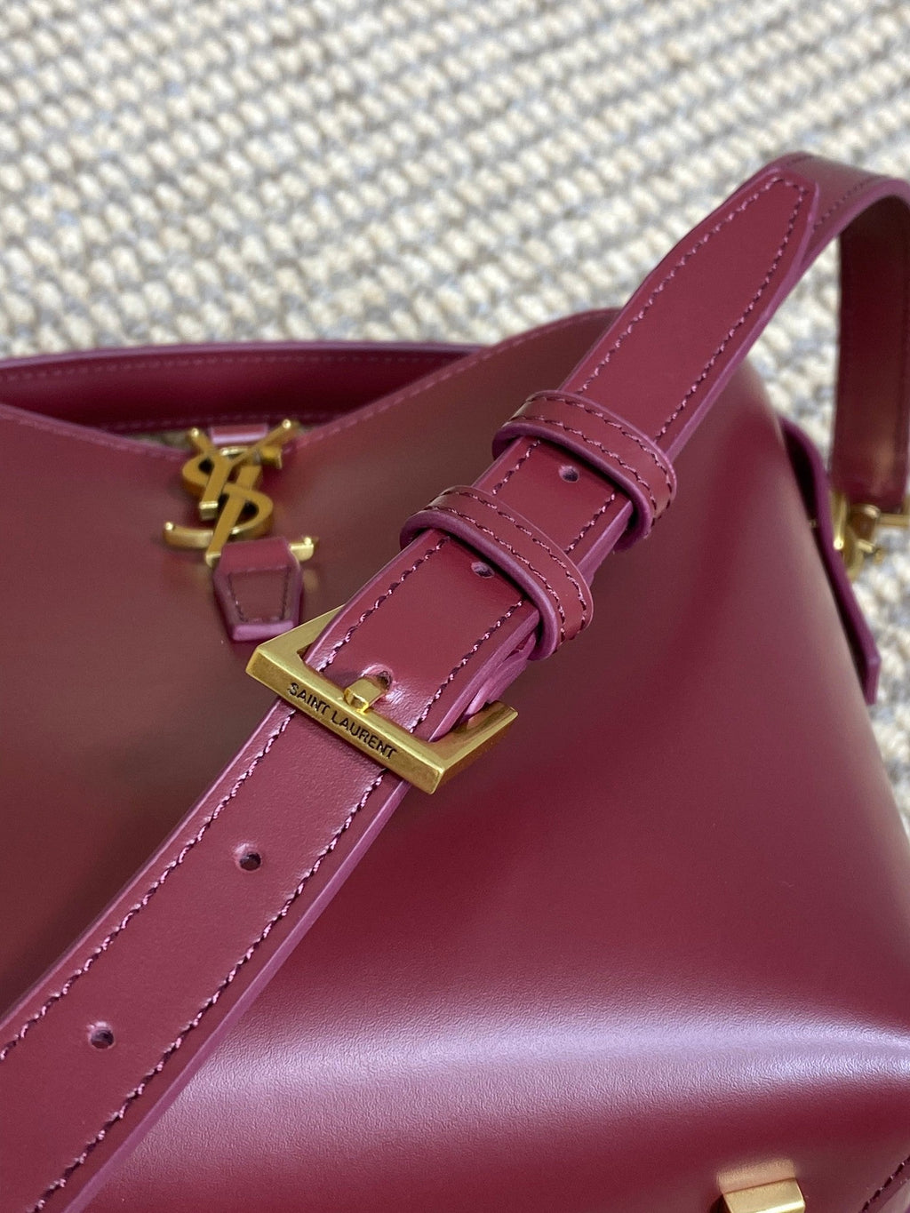 LE 37 SMALL BUCKET BAG 20 IN BURGUNDY RED CALFSKIN GOLD HARDWARE