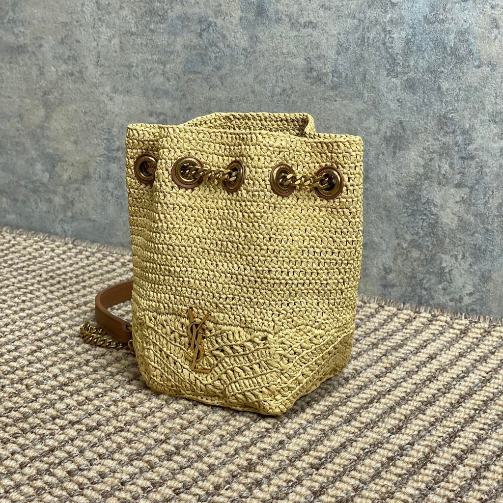 DRAWSTRING BUCKET BAG 19 IN BEIGE WOVEN RAFFIA AND CALFSKIN