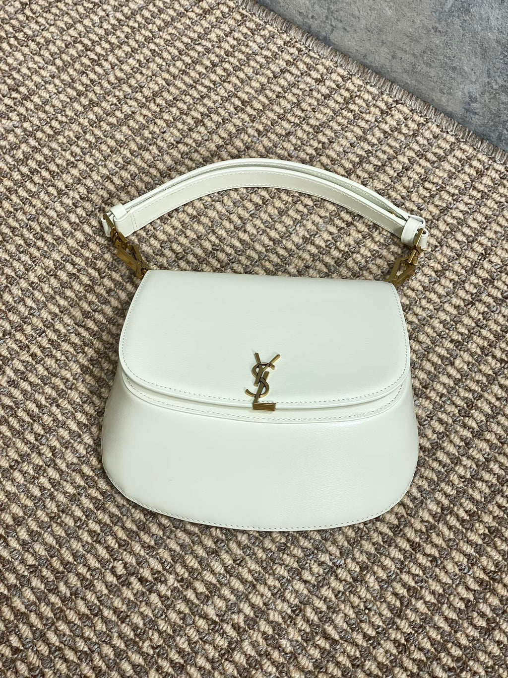 VOLTAIRE TOP HANDLE IN BOX 21 IN WHITE CALFSKIN GOLD HARDWARE