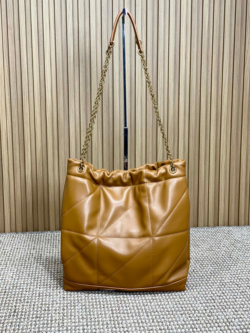 DRAWSTRING CHAIN STRAP SHOULDER BAG 39 IN TORTILLA BROWN QUILTED CALFSKIN