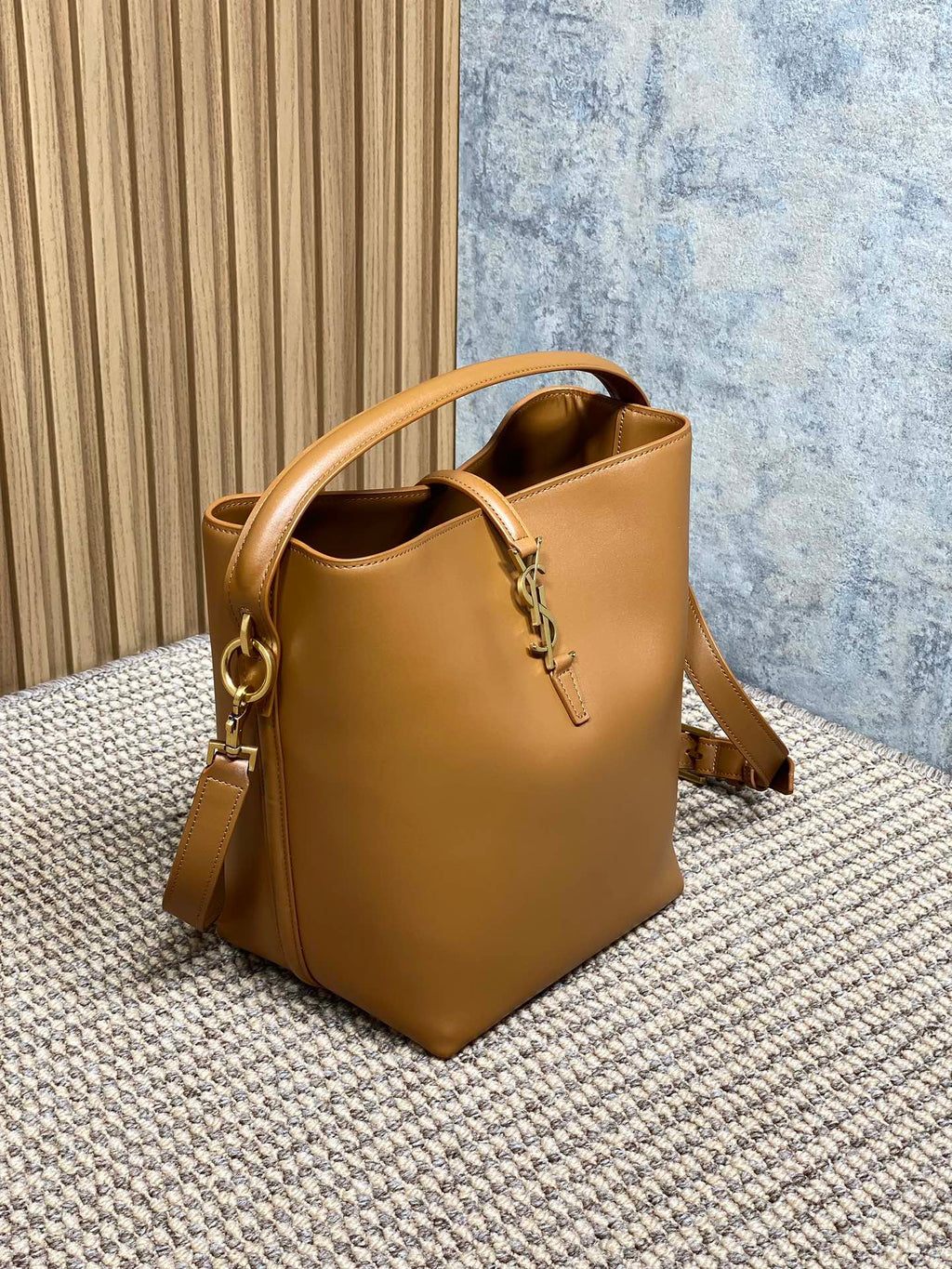 LE 37 MEDIUM BUCKET BAG 25 IN TORTILLA BROWN CALFSKIN GOLD HARDWARE