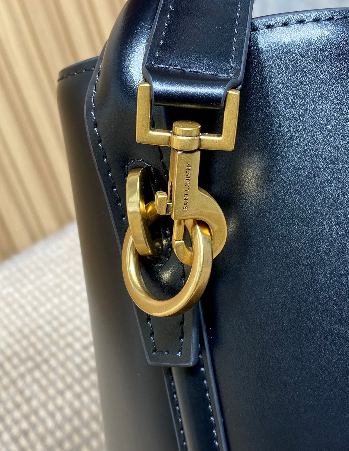 LE 37 MEDIUM BUCKET BAG 25 IN BLACK CALFSKIN GOLD HARDWARE