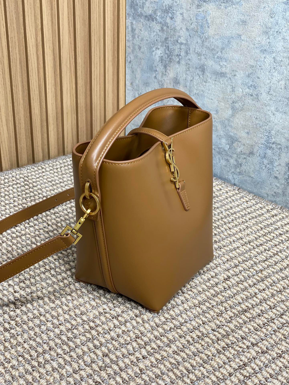 LE 37 SMALL BUCKET BAG 20 IN TORTILLA BROWN CALFSKIN GOLD HARDWARE