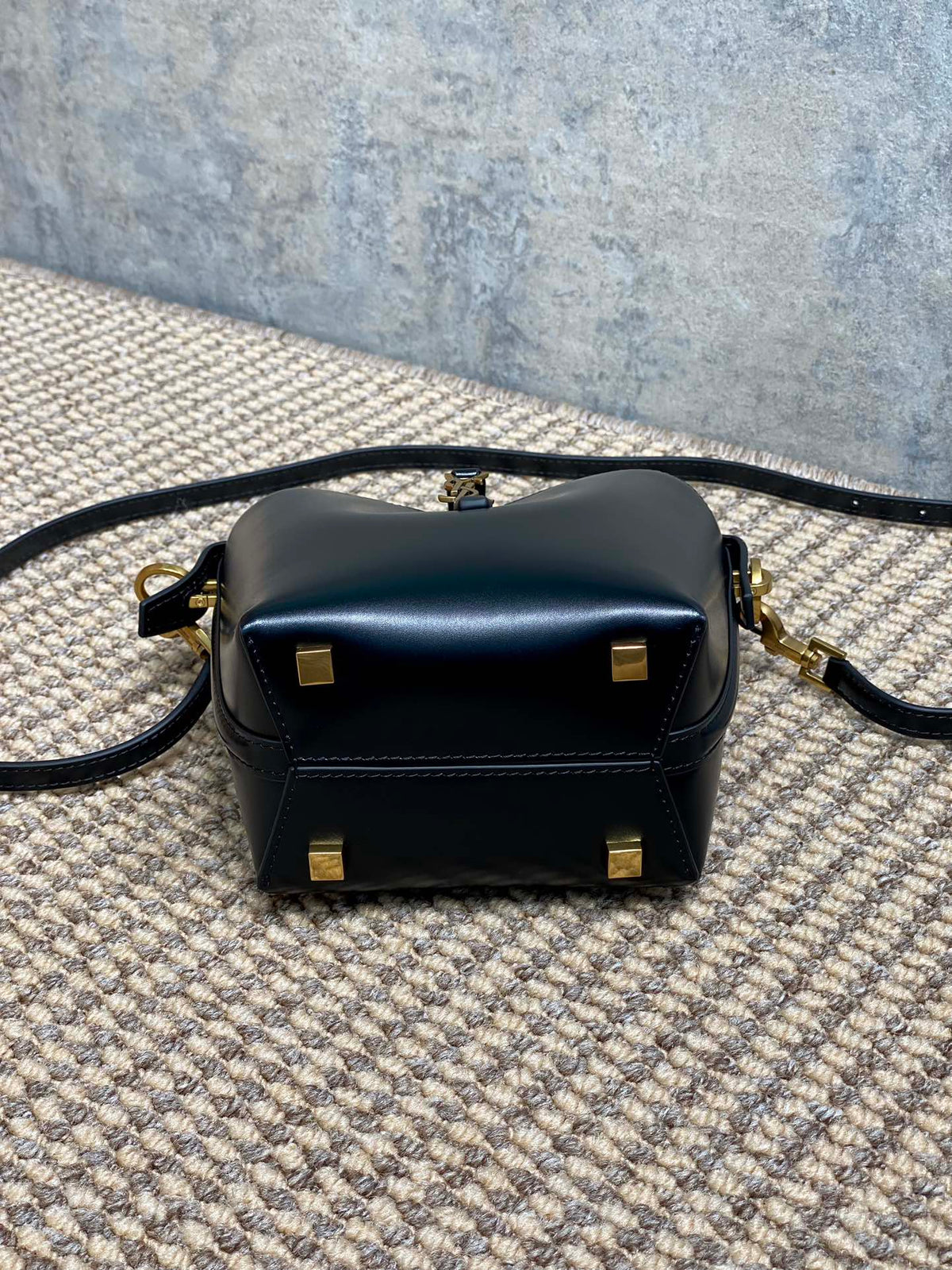 LE 37 MINI BUCKET BAG 15 IN BLACK CALFSKIN GOLD HARDWARE