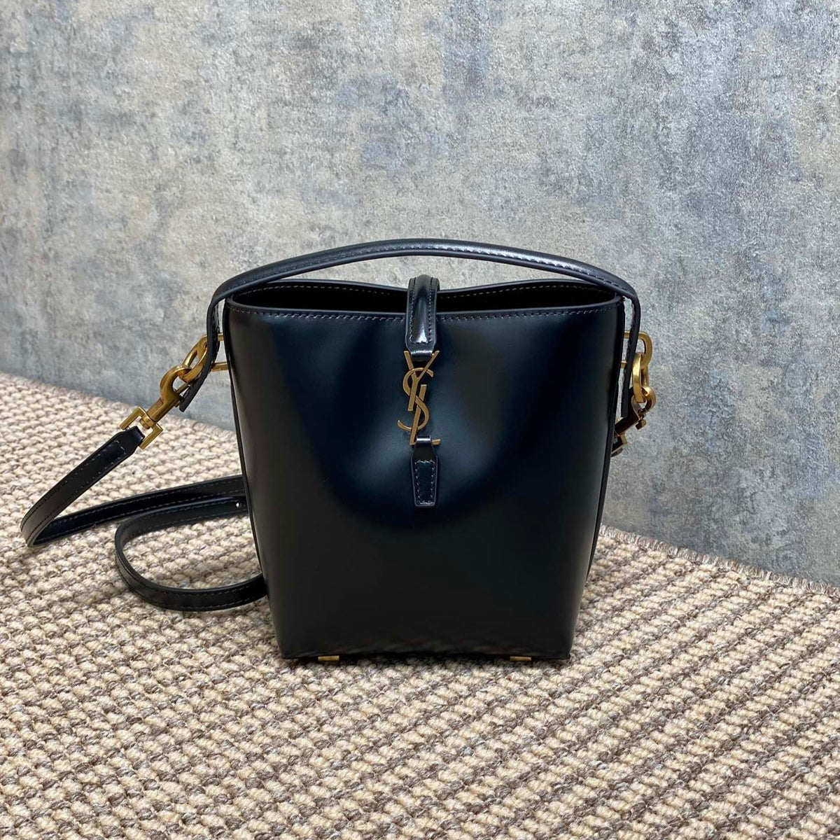 LE 37 MINI BUCKET BAG 15 IN BLACK CALFSKIN GOLD HARDWARE