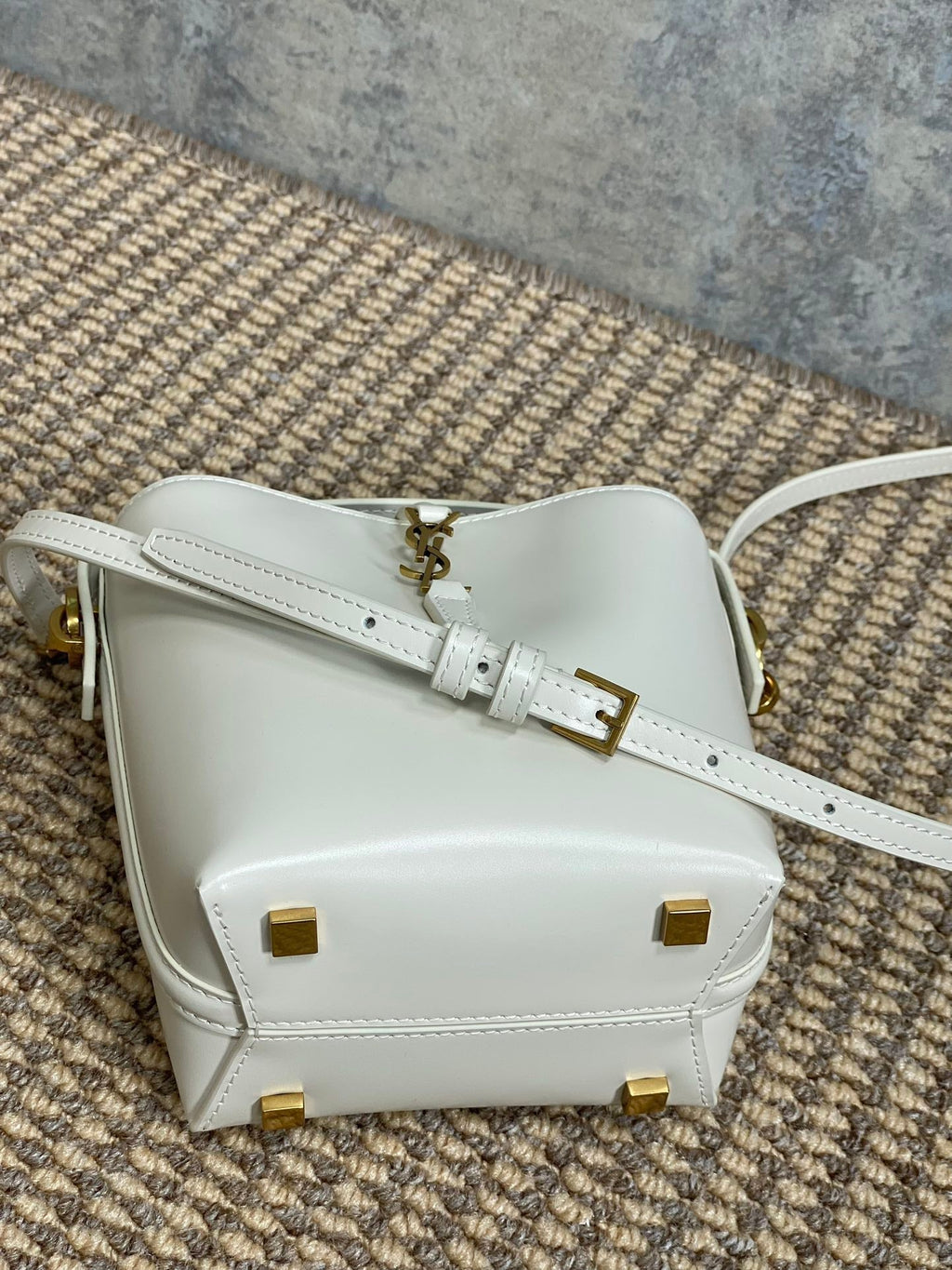 LE 37 MINI BUCKET BAG 15 IN WHITE CALFSKIN GOLD HARDWARE