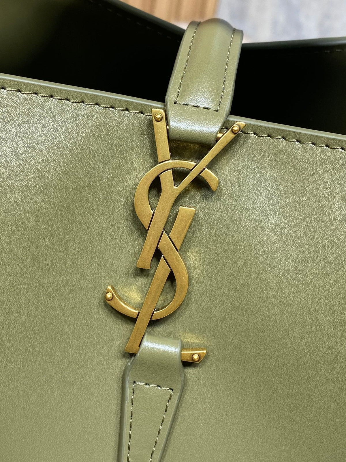 LE 37 SMALL BUCKET BAG 20 IN AVOCADO GREEN CALFSKIN GOLD HARDWARE