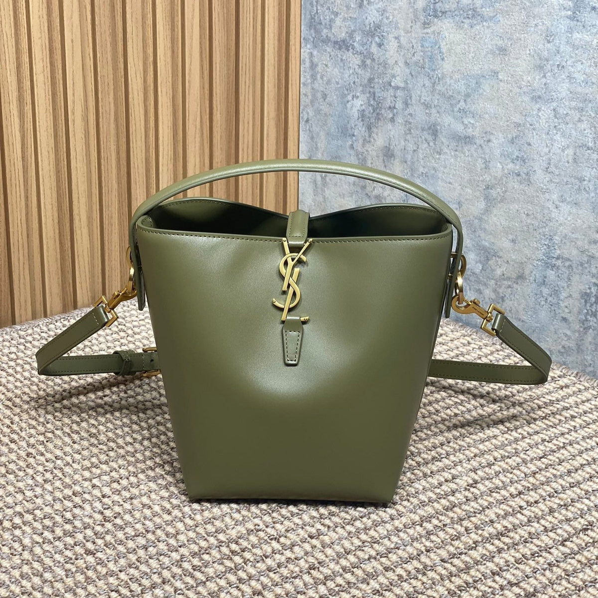 LE 37 SMALL BUCKET BAG 20 IN AVOCADO GREEN CALFSKIN GOLD HARDWARE