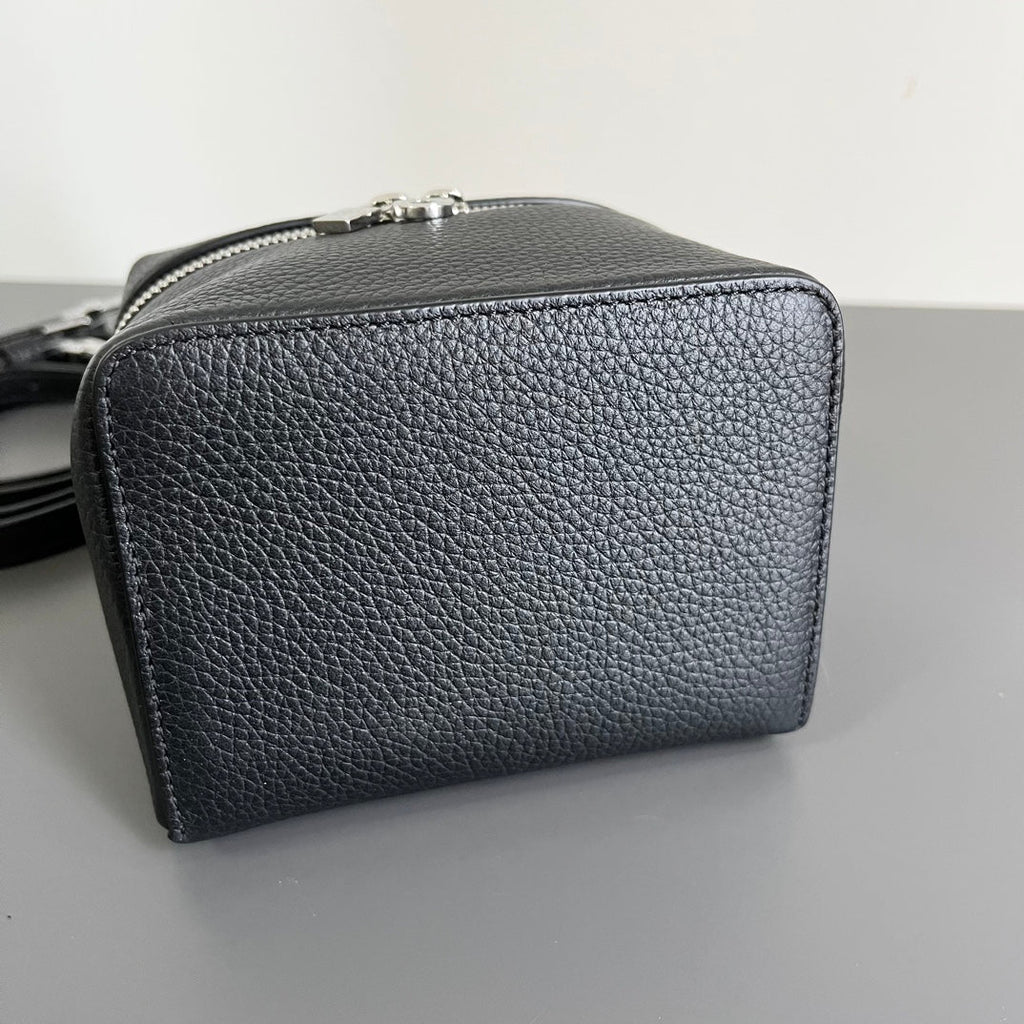 EXTRA POCKET L12 IN BLACK CALFSKIN WITH SILVER HARDWARE