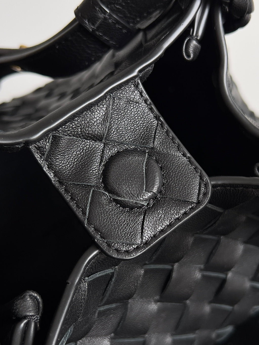 BV Small Parachute 21 Black Lambskin Ghw