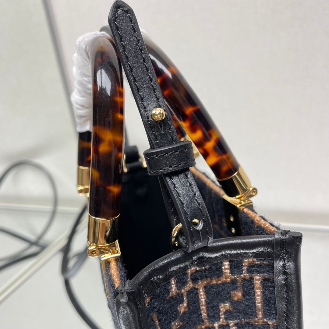 MINI SUNSHINE 18 IN BROWN RAFFIA AND BLACK WOOL CALFSKIN TRIM