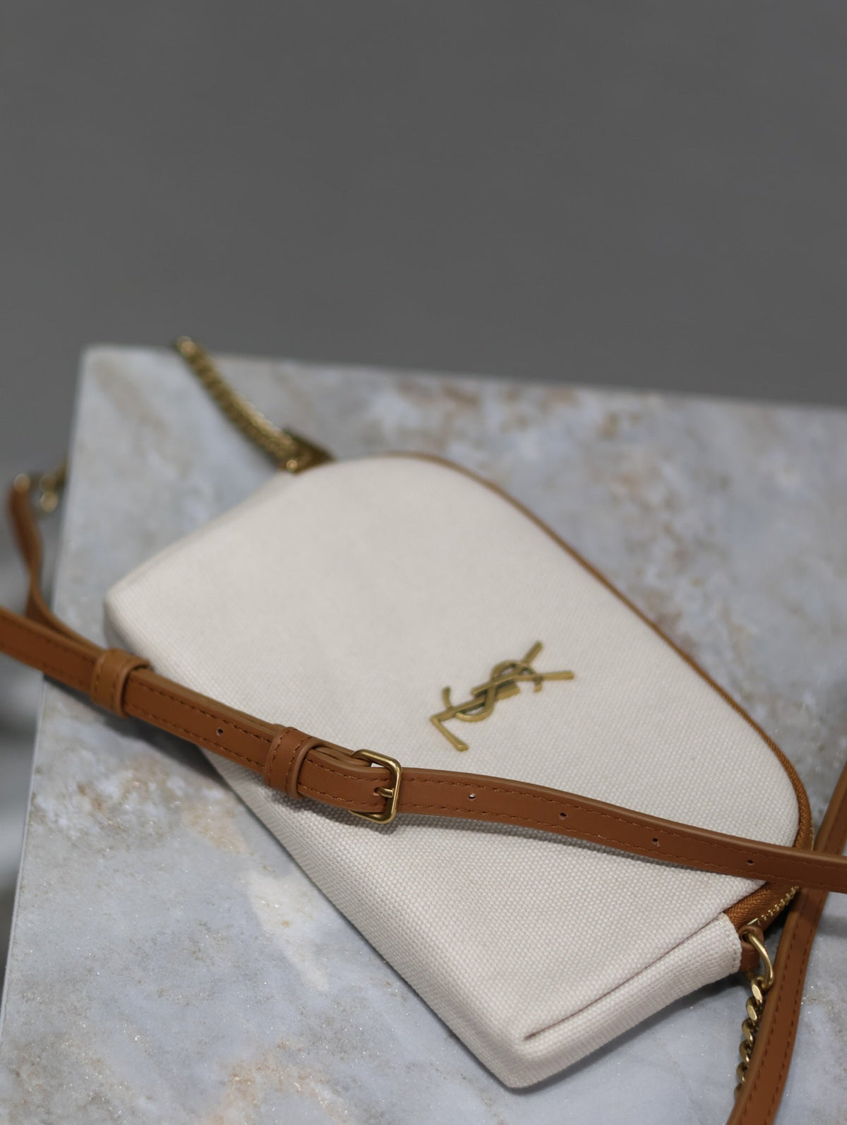 GABY ZIPPED POUCH 19 IN WHITE MIX BROWN COTTON GOLD HARDWARE