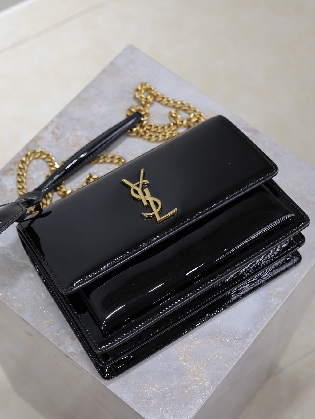 YSL 25S SUNSET MEDIUM 22 IN BLACK SHINY CALFSKIN GOLD HARDWRE