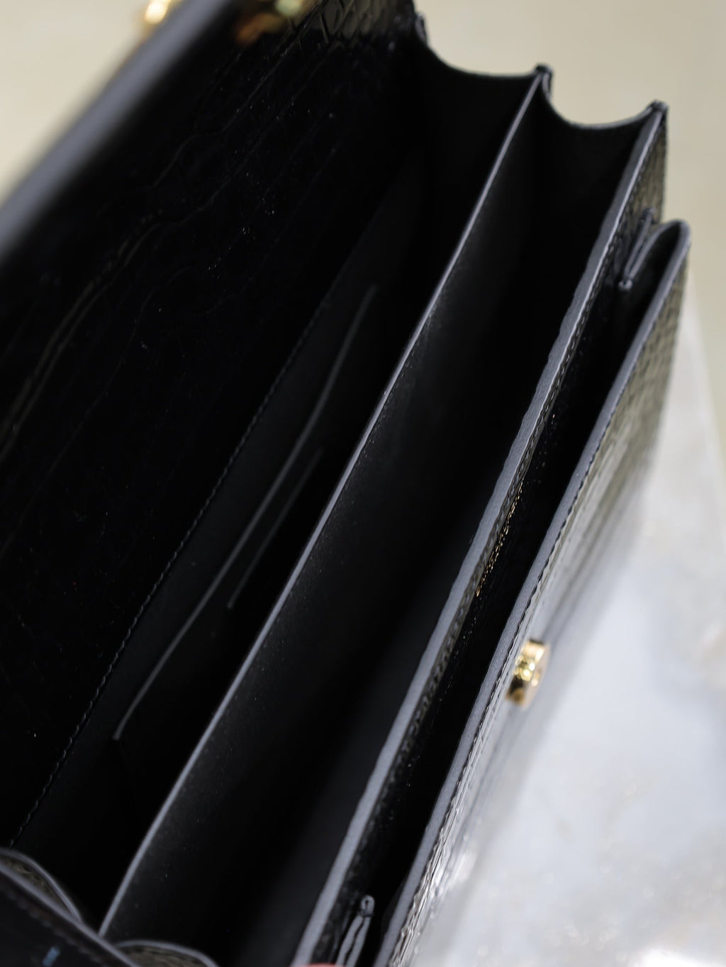YSL 25S SUNSET MEDIUM 22 IN BLACK CROCODILE-EMBOSSED SHINY CALFSKIN GOLD HARDWRE