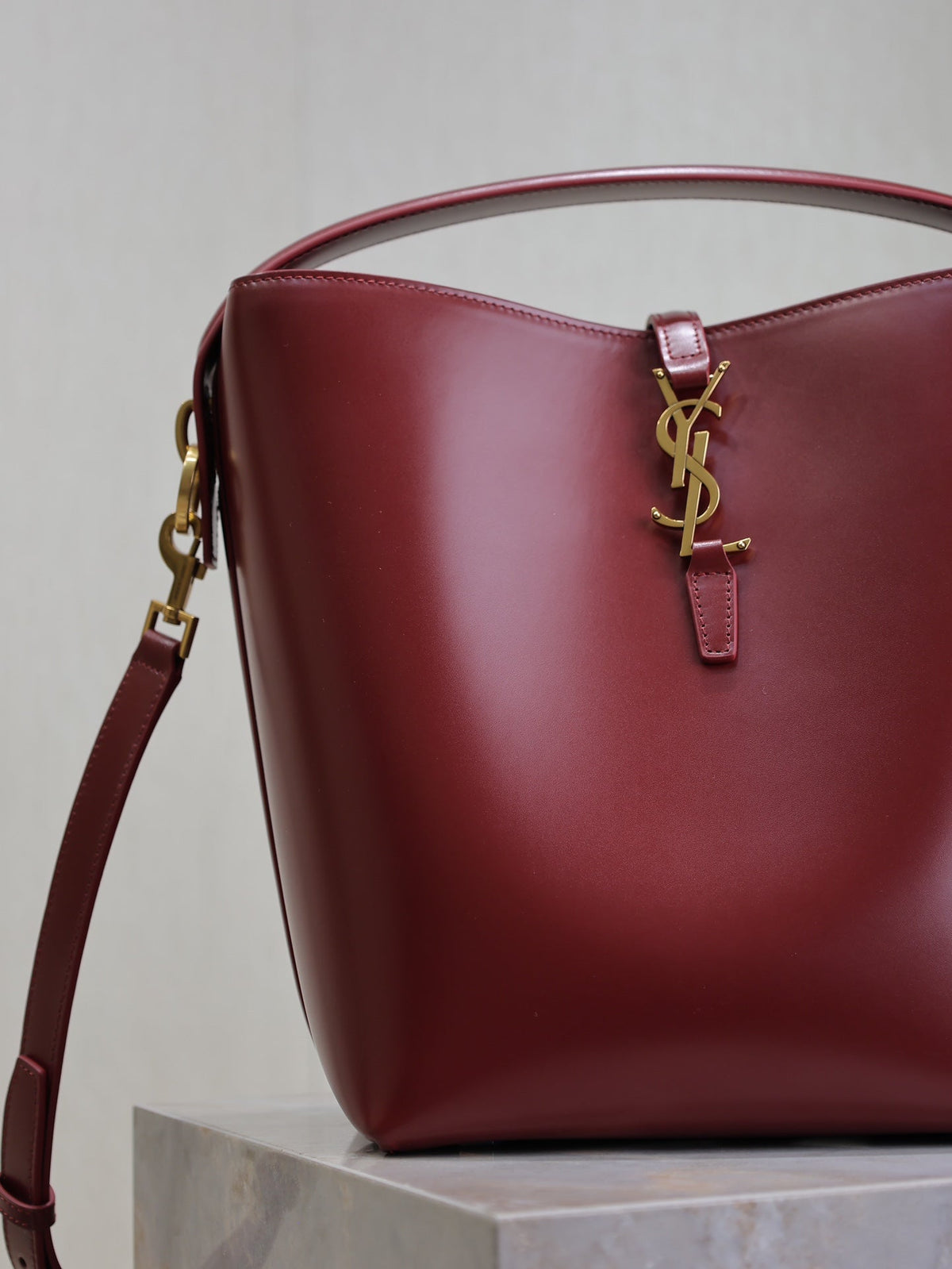 YSL 25S LE 5 À 7 BUCKET 26 IN DARK BURGUNDY CALFSKIN GOLD HARDWRE