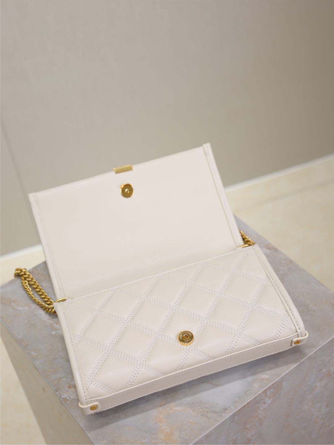 BECKY 22 IN WHITE QUILTED LAMBSKIN GOLD HARDWARE