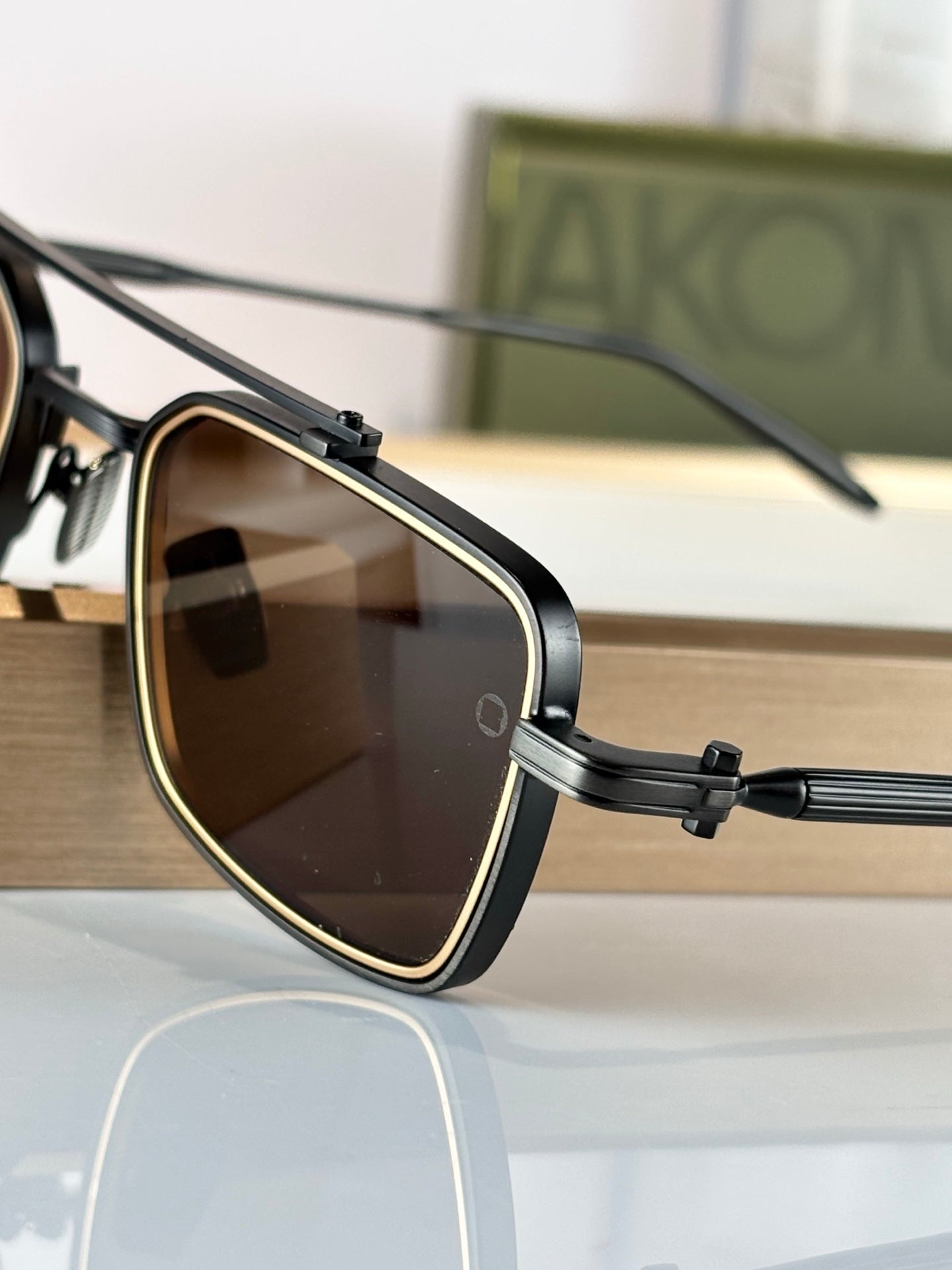 Akoni AKS-304A Sunglasses