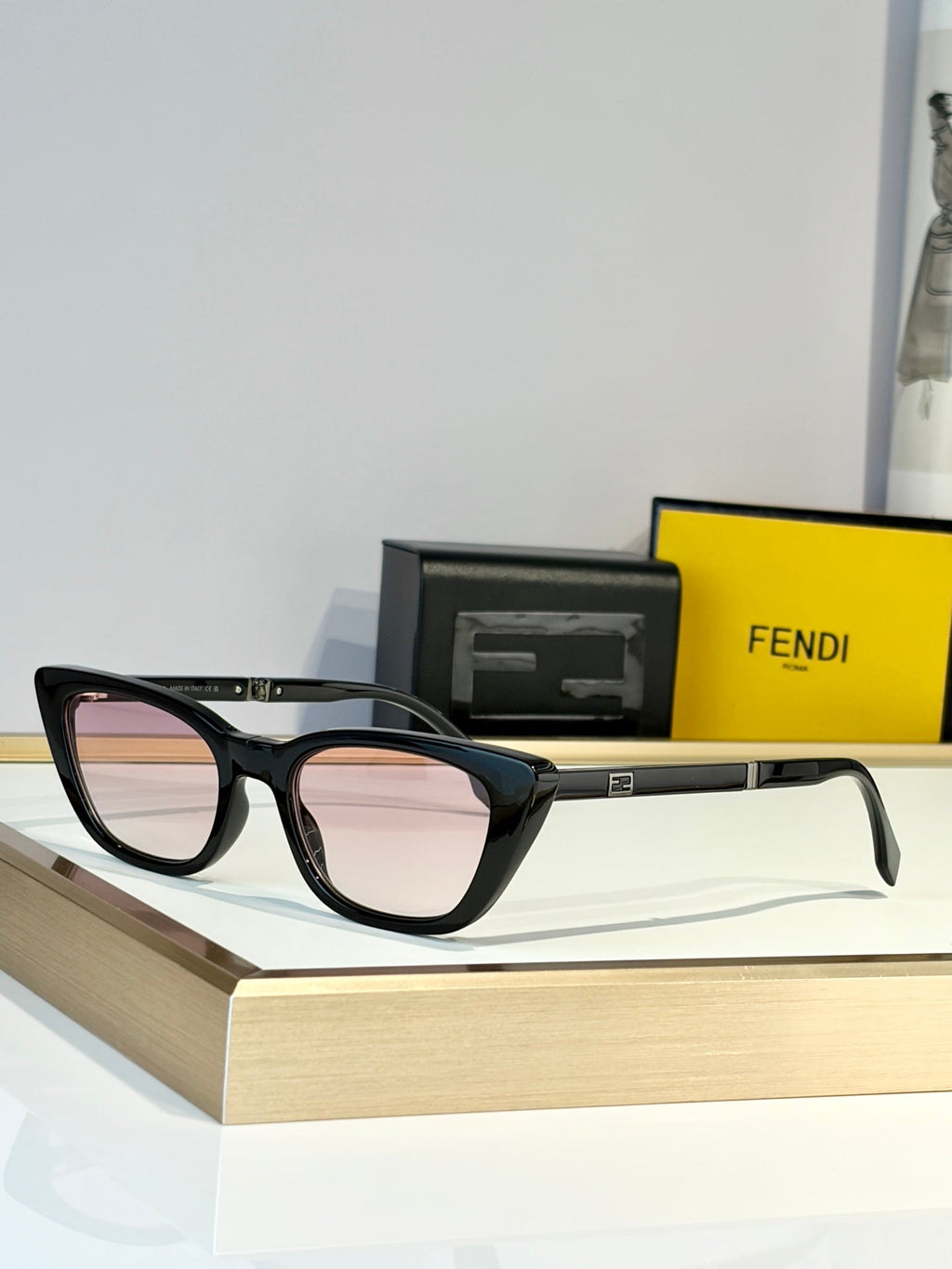 Fendi FE40089I Sunglasses