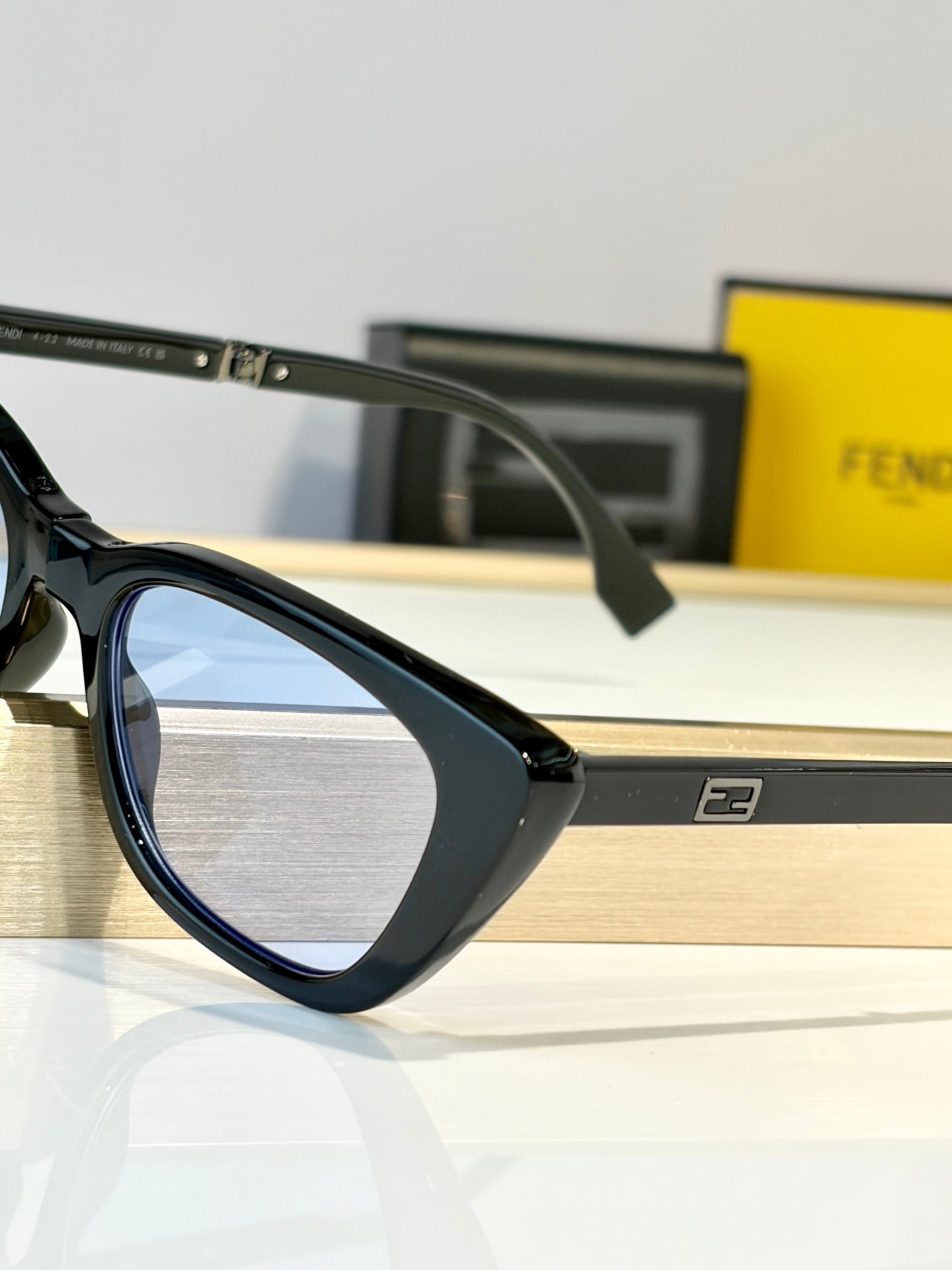 Fendi FE40089I Sunglasses