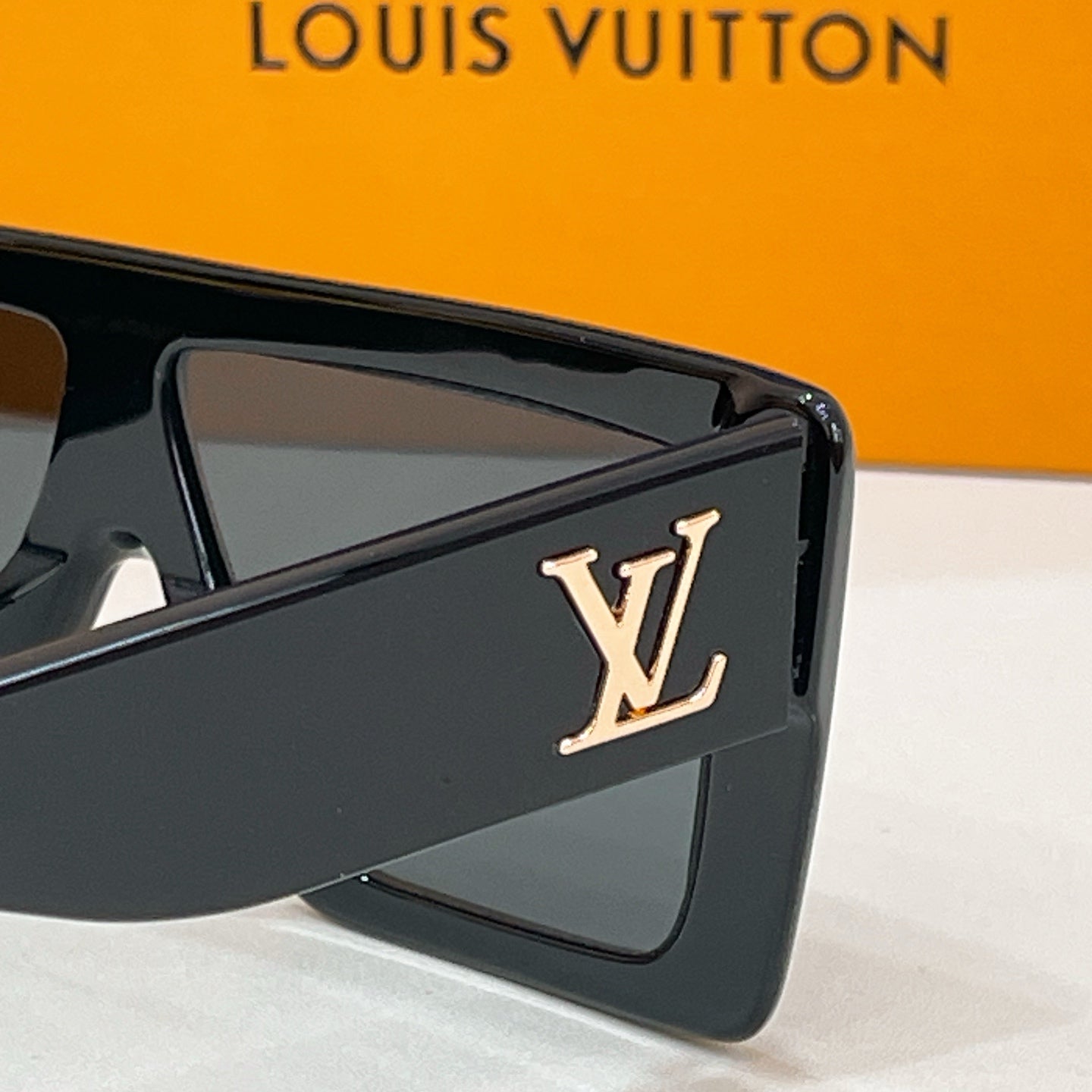 Louis Vuitton Z2916 Eyeglasses